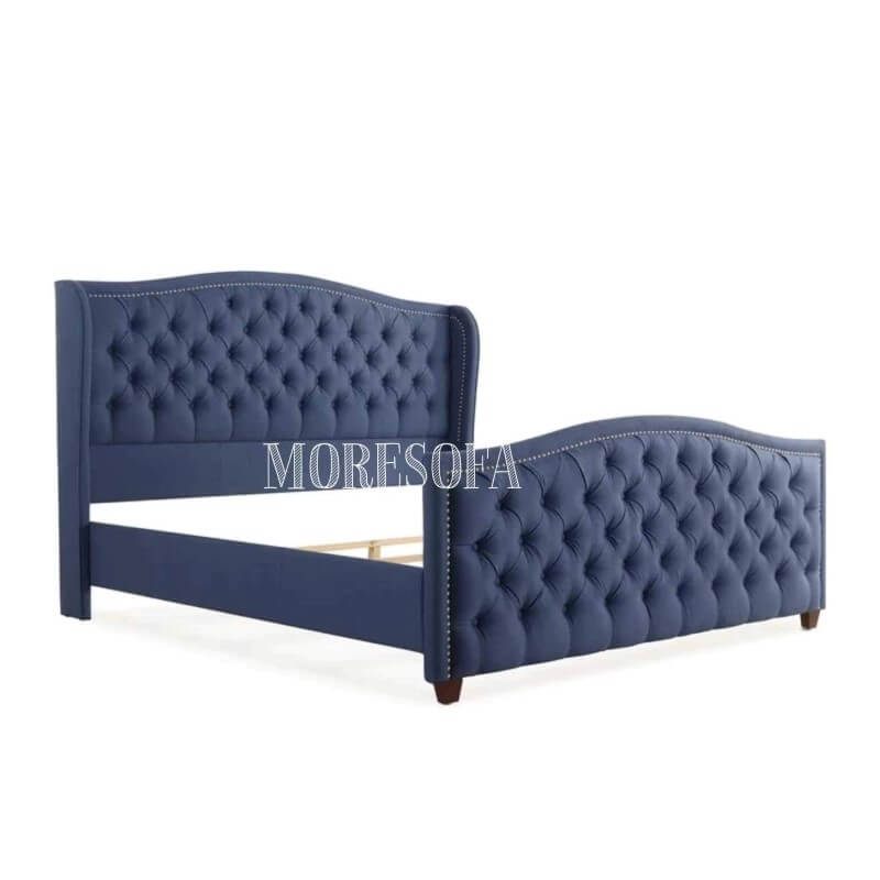 Thu hút ánh nhìn với mẫu giường ngủ bọc nỉ, rút múi và trang trí đinh đồng tạo điểm nhấn